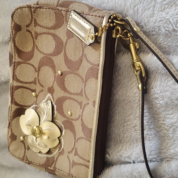 Coach Wristlet - Picture 6 of 9